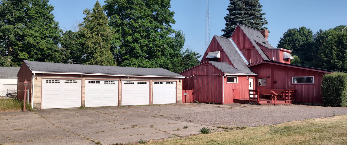 Home for auction in Sturgis Michigan features 4-car garage